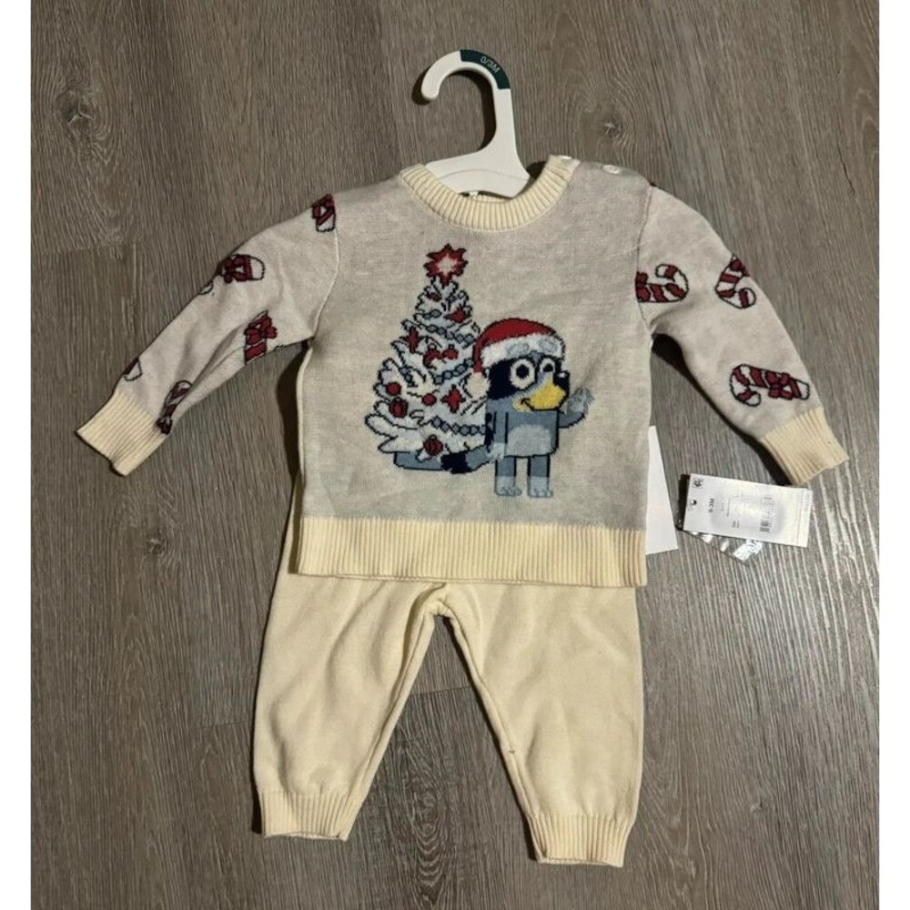 Bluey Christmas NWT Two Piece Winter Outfit Size 0/3 Months